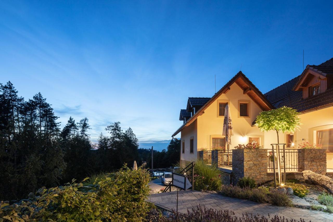 Hotel Penzion Na kraji lesa Valašské Meziříčí Exteriér fotografie