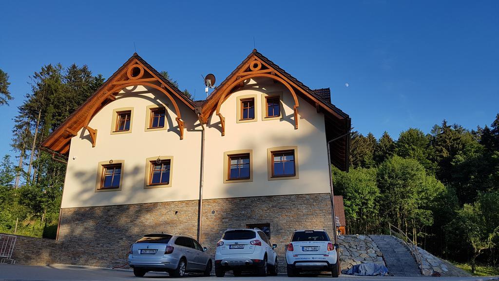 Hotel Penzion Na kraji lesa Valašské Meziříčí Exteriér fotografie